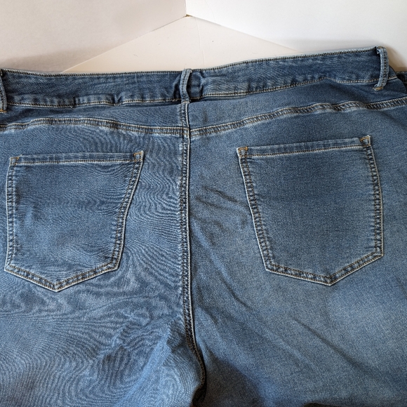 Women's Lane Bryant Denim Capri - Picture 5 of 6